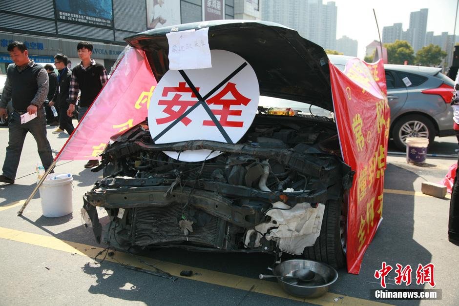 中國問題車展杭州上演 豪車車主集體維權(組圖)